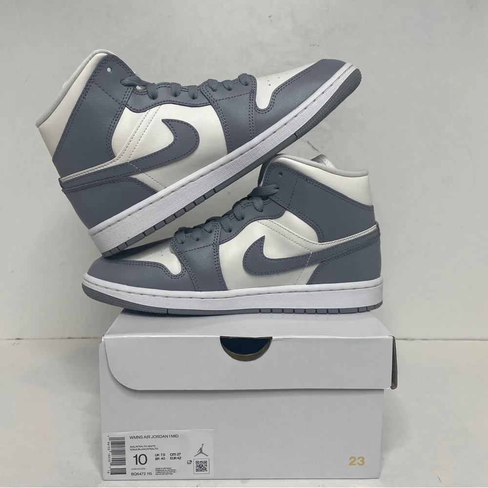 Nike Air Jordan 1 Retro Mid WMNS “Stealth” 2022 - Picture 3 of 4